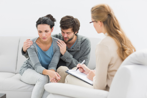 Un couple en thérapie atteint la résolution