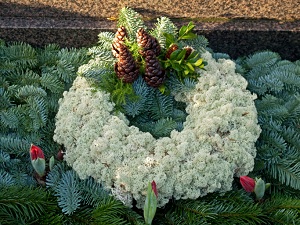 Cemetery grave garland wreath