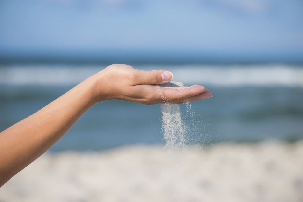 sand-falling-from-hand