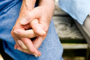 holding-hands-close-up