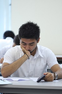 asian-student-taking-test