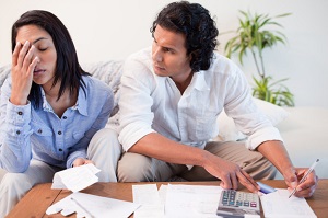 couple-arguing-over-finances
