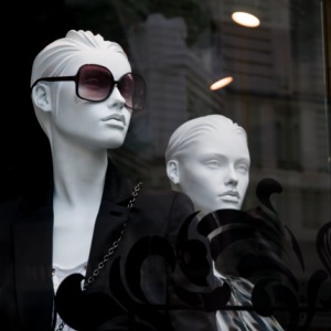 Two white female mannekins