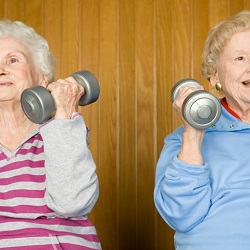 Two senior women lifting dumbbells