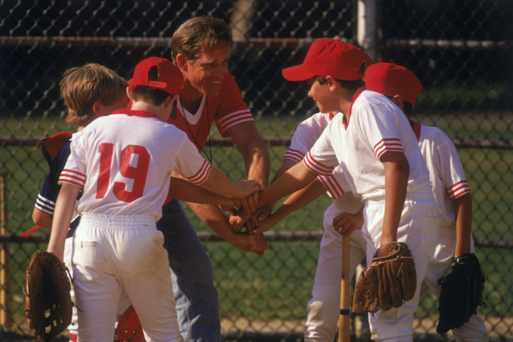 youth baseball huddle