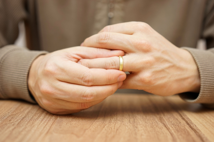 taking off the wedding ring