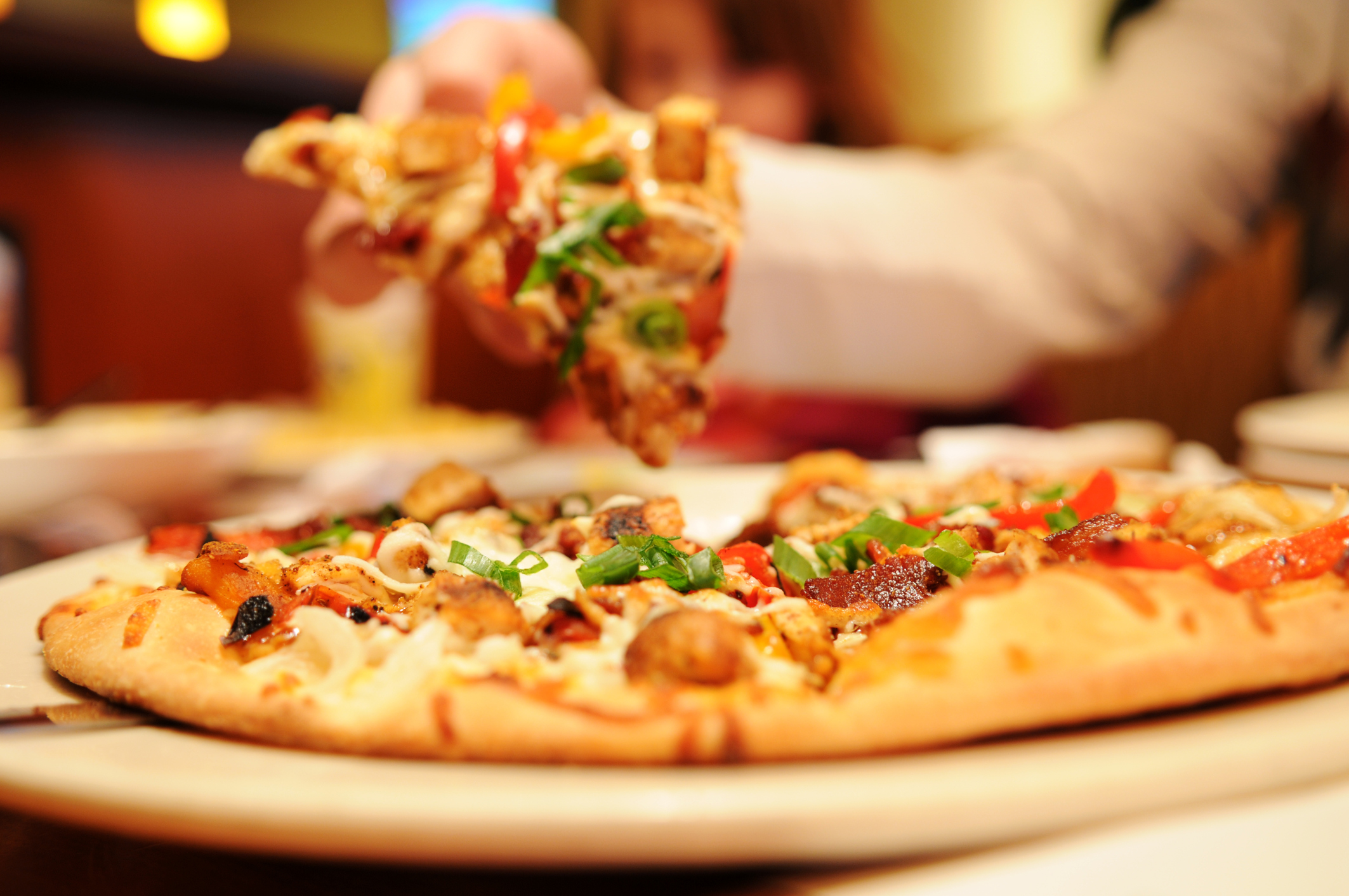 Pizza reaby. Пицца Чикен Ранч. Итальянская пицца. Пицца в ресторане. Пицца фото.