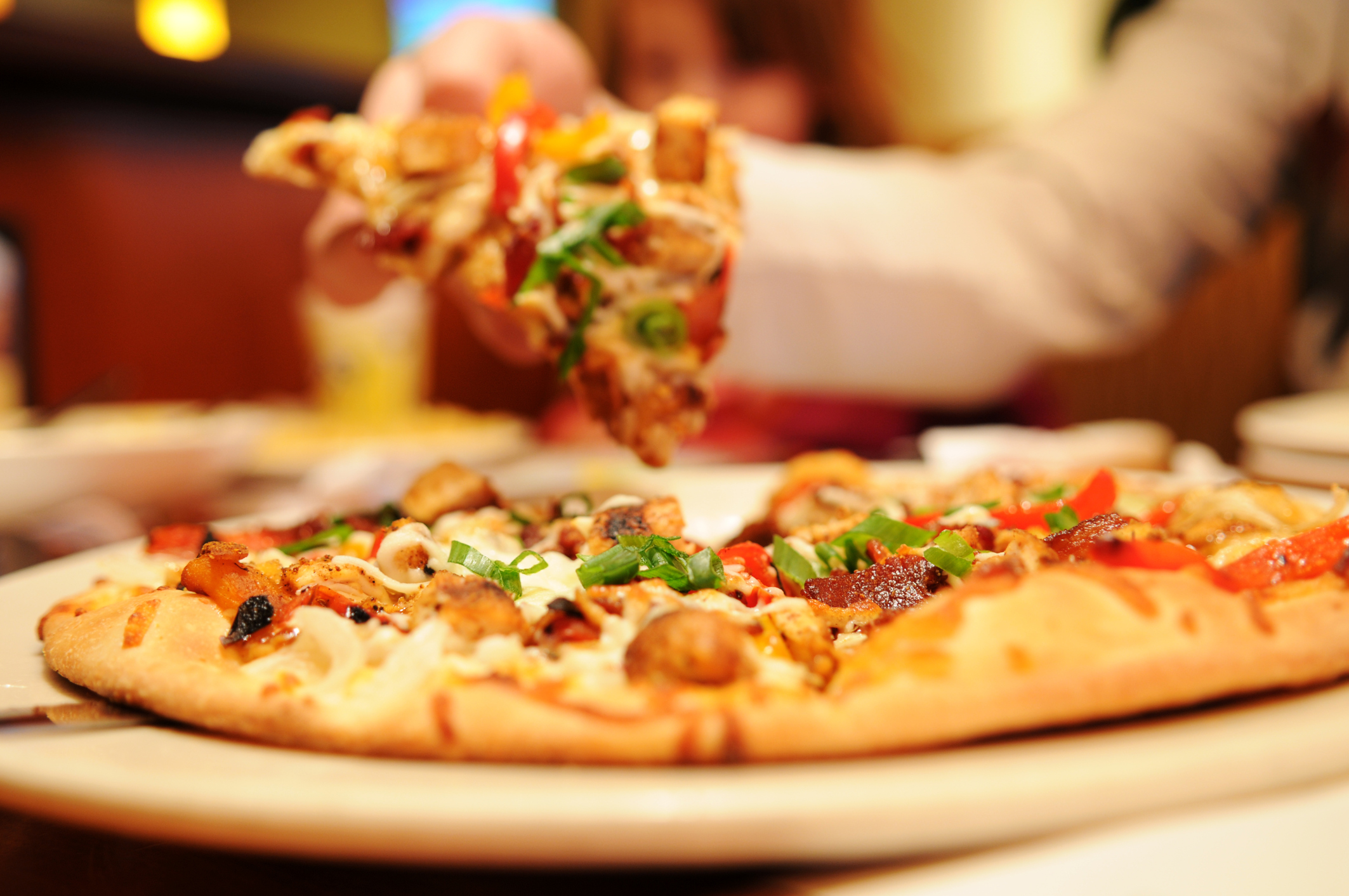 Pizza table. Пиццерия. Пицца нут. Итальянские блюда. Пицца в кафе.