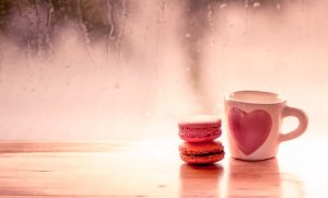 heart mug with macarons