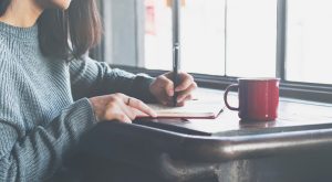 making list of new year's resolutions