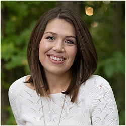 Lindsey Bustamante, Licensed Clinical Social Worker