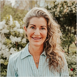 Robin Wellington, LPC-A, RYT-500, LCAS-A