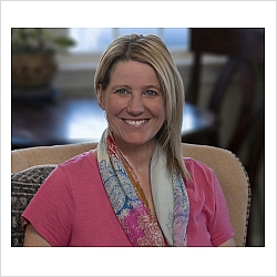 Julie Burke, I am a Trauma Informed Wellness Coach, Certified Brainspotting Practitioner, Approved Brainspotting Consultant, Tong Ren Practitioner, Reiki II Practitioner and Registered Art Therapist.