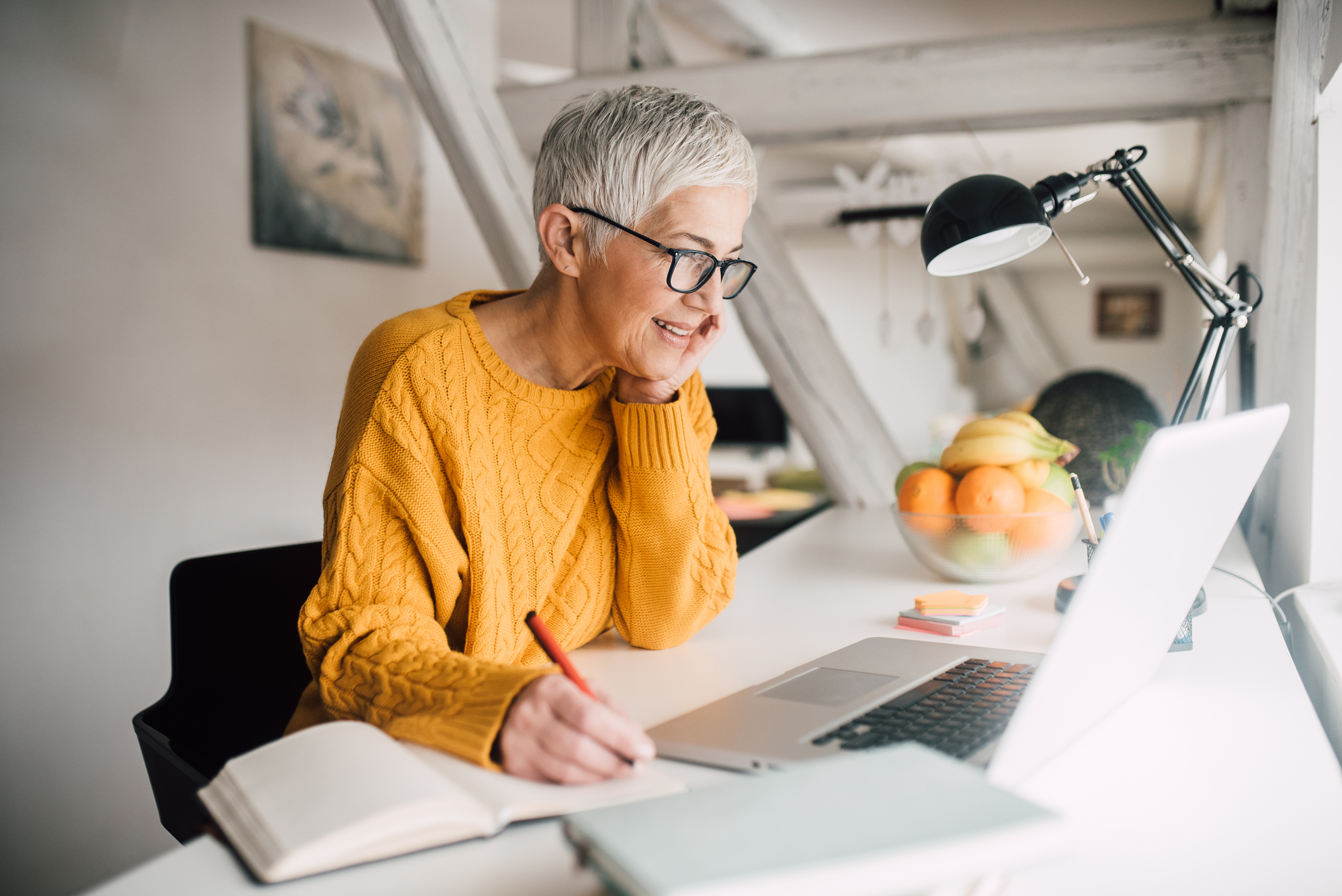 Female psychologist managing her website online.