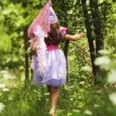 girl-in-princess-dress-in-woods-0627134