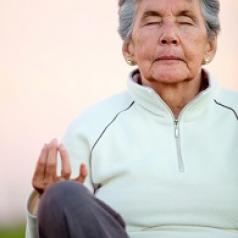 senior-woman-practicing-yoga