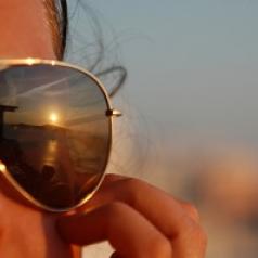 sunlight-reflected-in-glasses-0927134