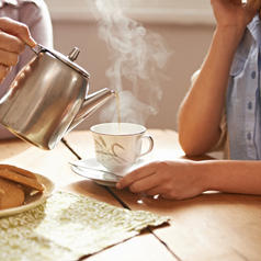 Pouring tea as a generosity concept